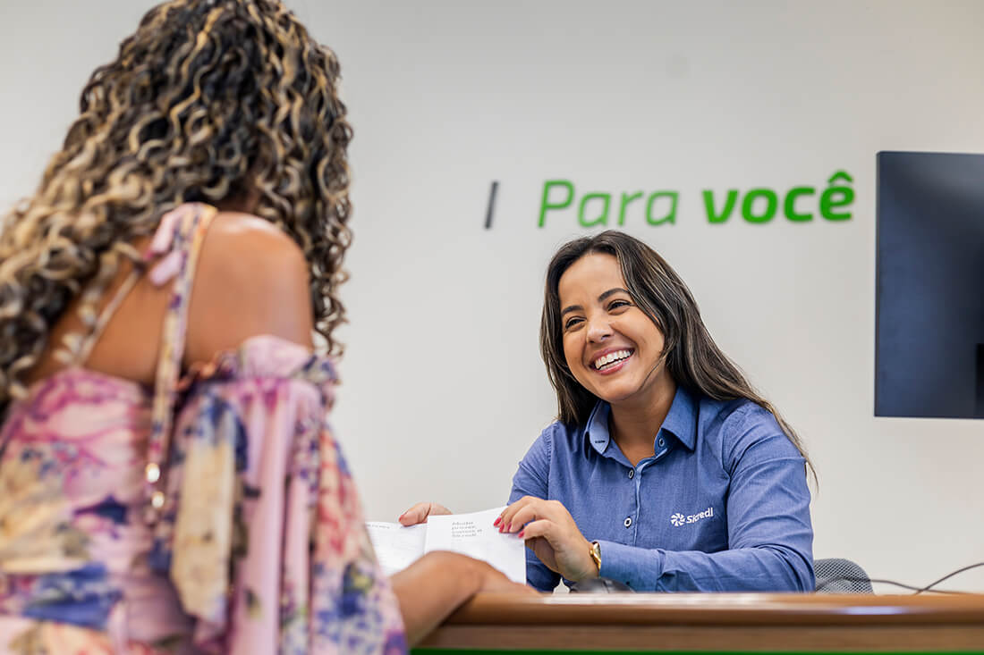 Capa Sicredi consolida posição entre as melhores instituições financeiras do Brasil no ranking mundial da Forbes em 2026