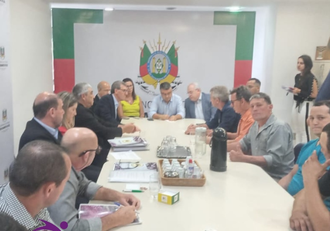 Capa Ametista do Sul: Administração participa de reunião com a FEPAM para liberação dos garimpos