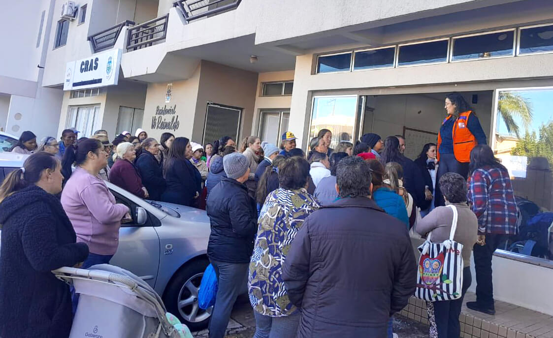 Capa Palmitinho distribui agasalhos para enfrentar o frio intenso