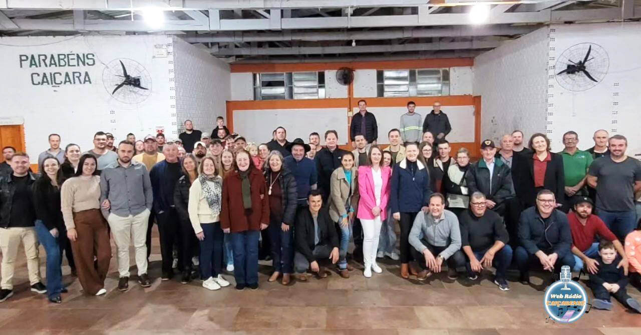 Capa Confraternização reúne comissões organizadoras e voluntários que atuaram na ExpoCaiçara