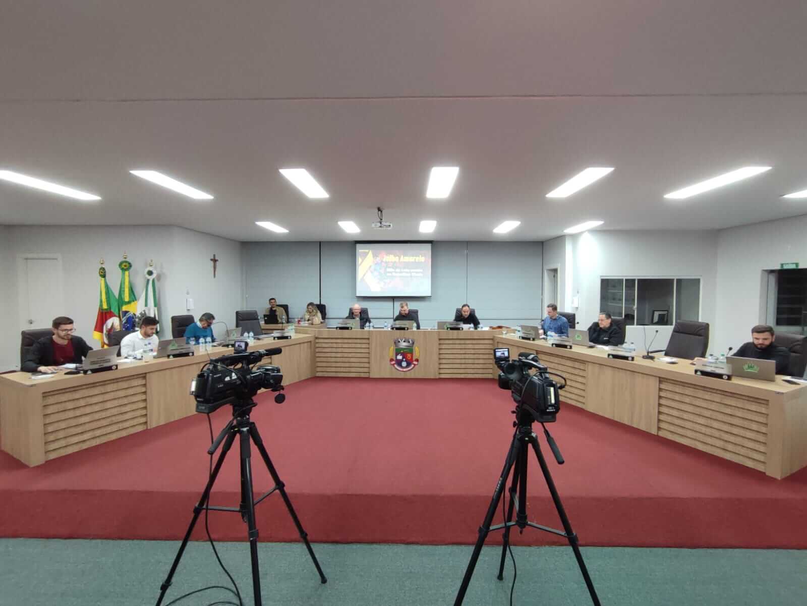 Capa FW: Legislativo aprova contrapartida para aquisição de veículo para a Saúde