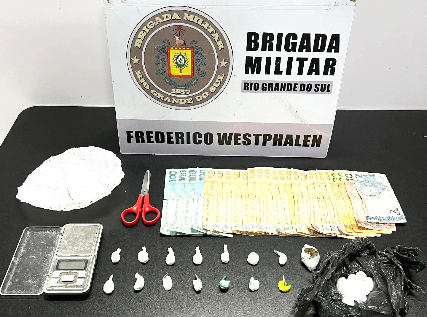 Capa Dupla é presa por tráfico de drogas em Frederico Westphalen