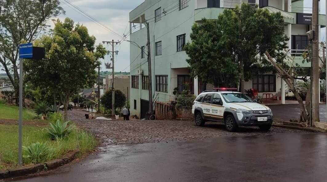 Capa Homem é encontrado morto em Constantina