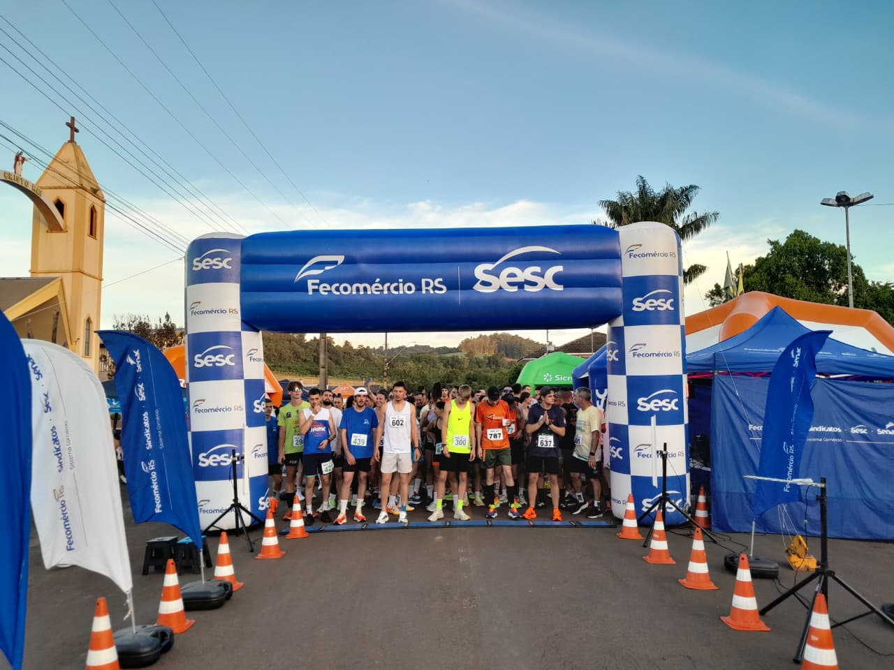 Capa Pinheirinho Night Run reúne cerca de 200 atletas e movimenta noite esportiva no Norte do Estado