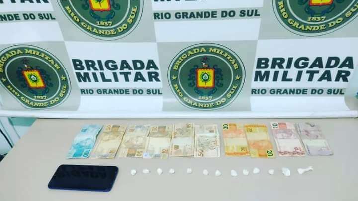 Capa BM prende homem por tráfico de drogas em Crissiumal