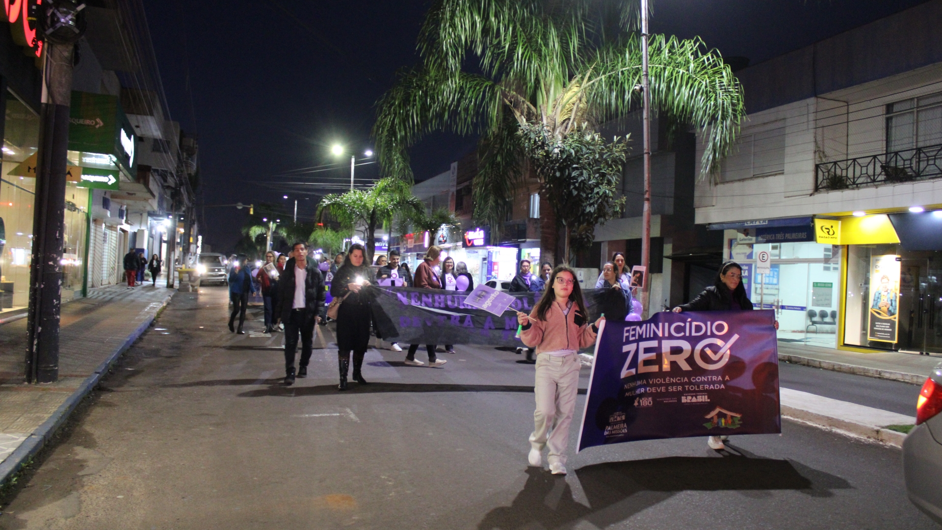 Capa Legislativo e entidades realizam Caminhada Luminosa alusiva ao Agosto Lilás em Palmeira das Missões