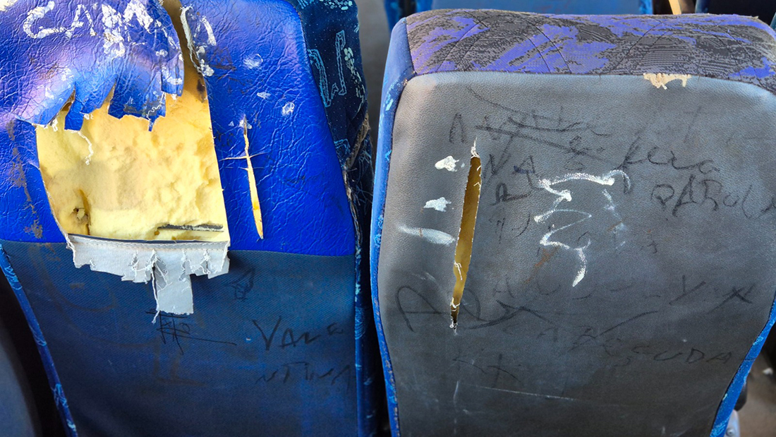 Capa Atos de vandalismo são registrados em micro-ônibus do transporte escolar de Tenente Portela