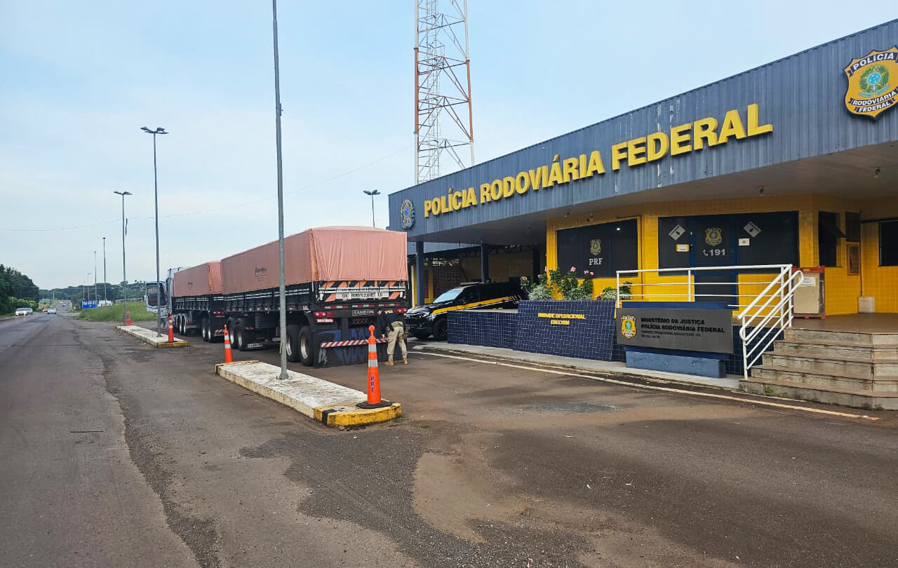Capa PRF flagra bi-trem com 13,6 toneladas de excesso de peso e freios defeituosos em Erechim