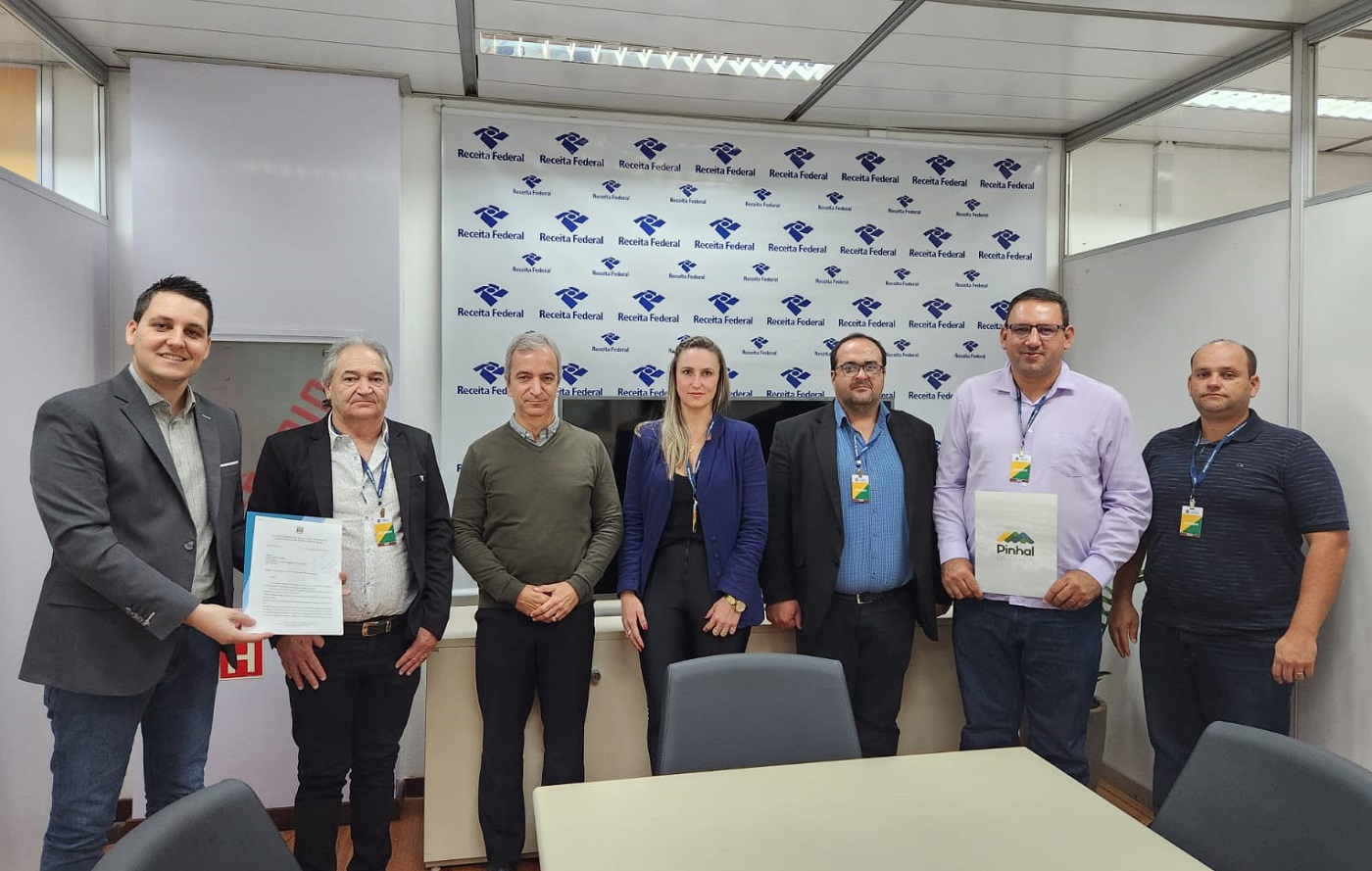 Capa Audiência na Receita Federal protocola pedido de caminhão prancha para Palmitinho