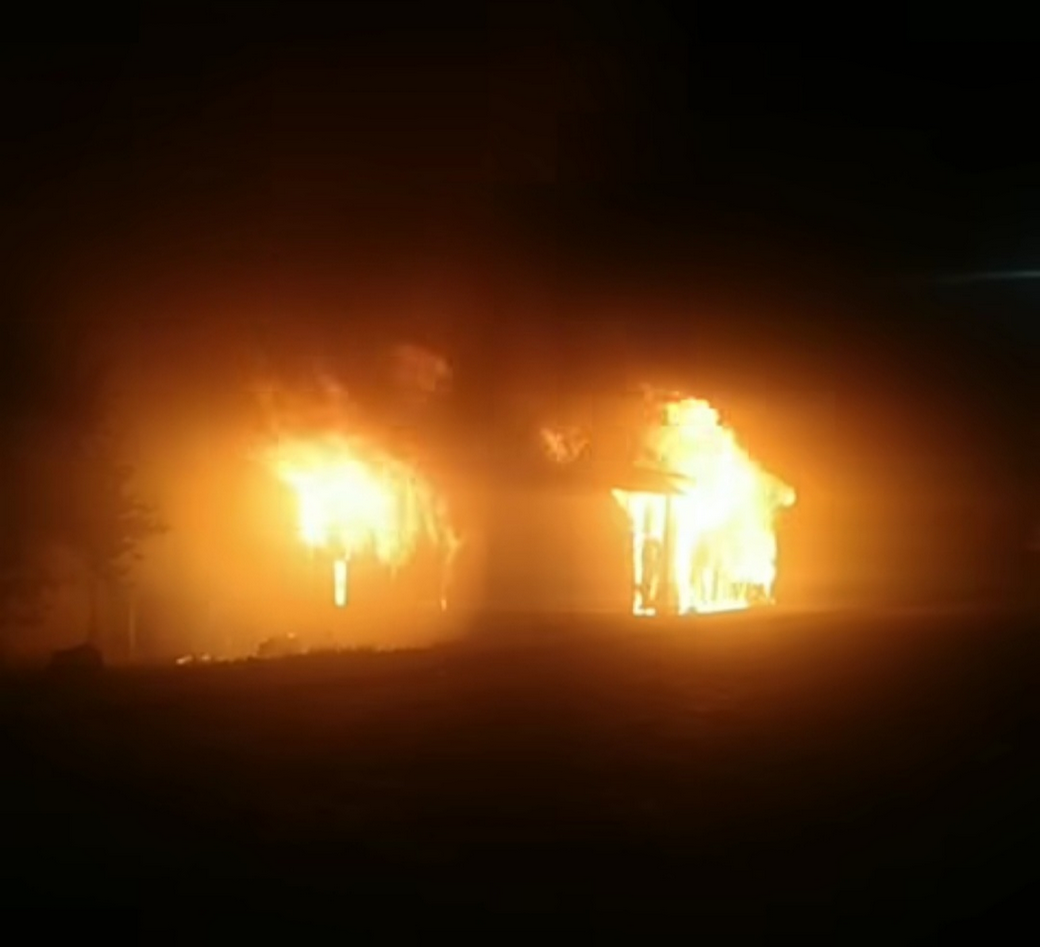 Capa Incêndio destrói residência em Constantina
