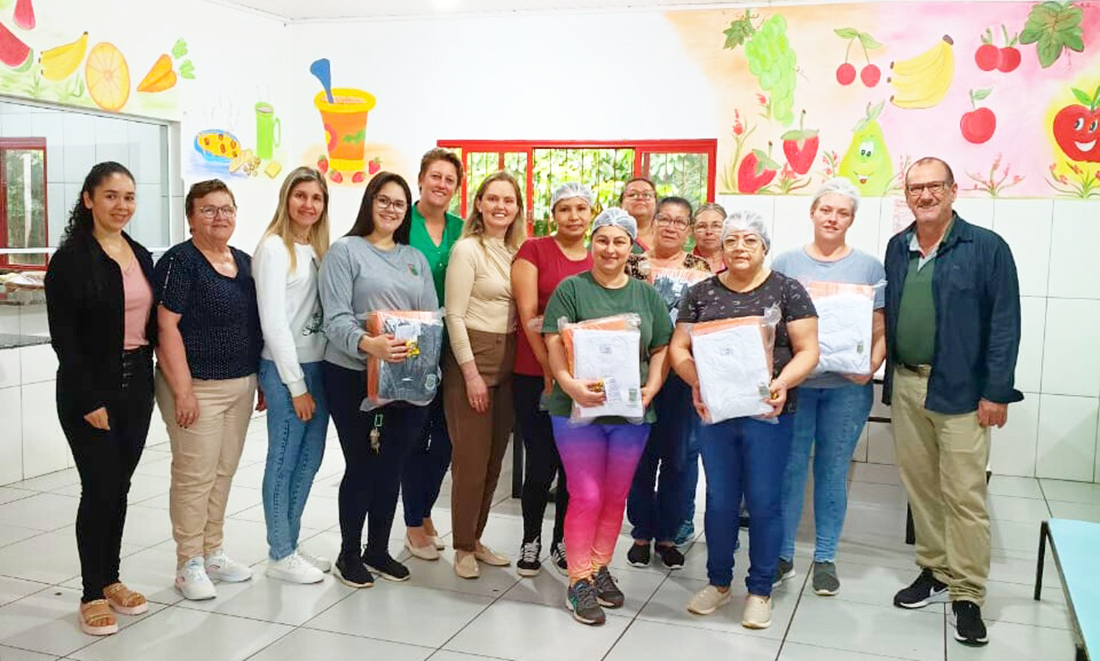 Capa Tenente Portela inicia entrega de 42 kits de EPIs para servidores da Educação