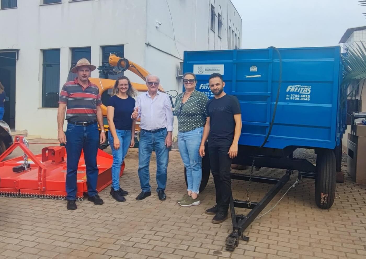 Capa Palmitinho recebe implementos agrícolas do Programa Avançar