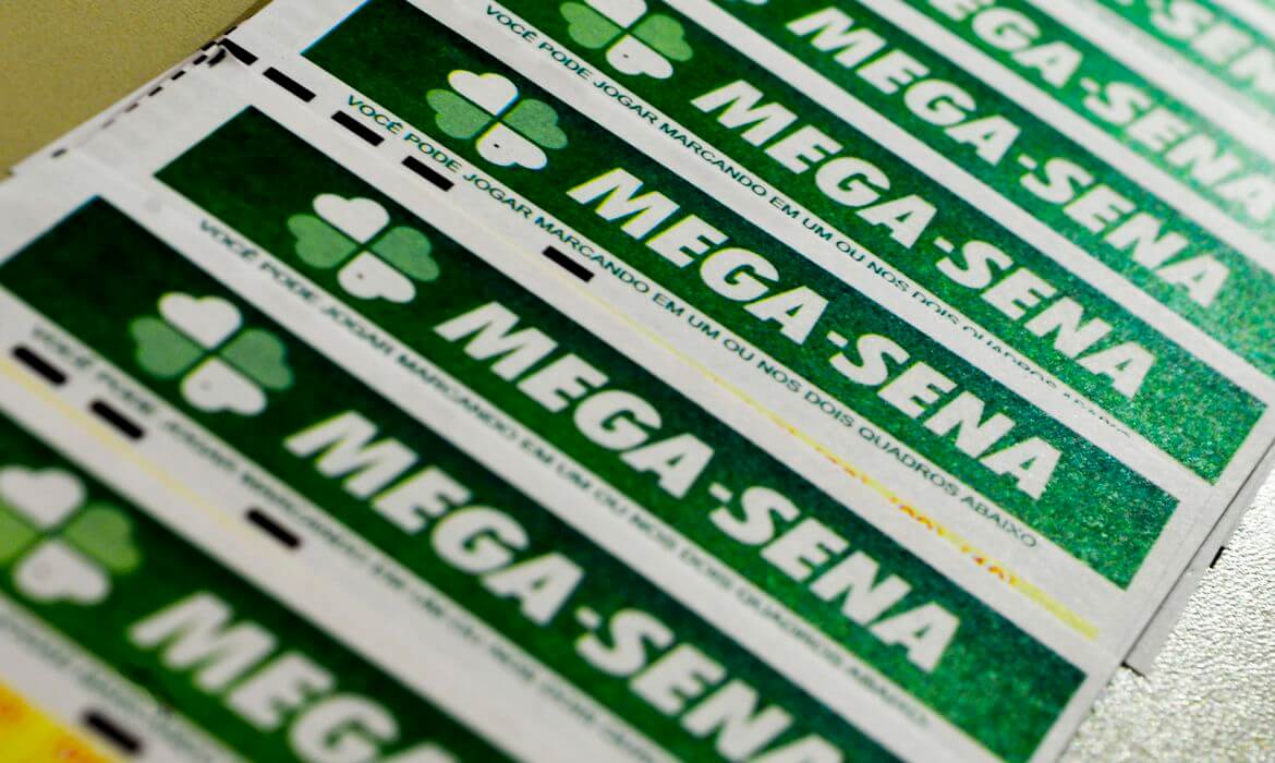 Capa Mega-Sena sorteia neste sábado prêmio de R$ 135 milhões