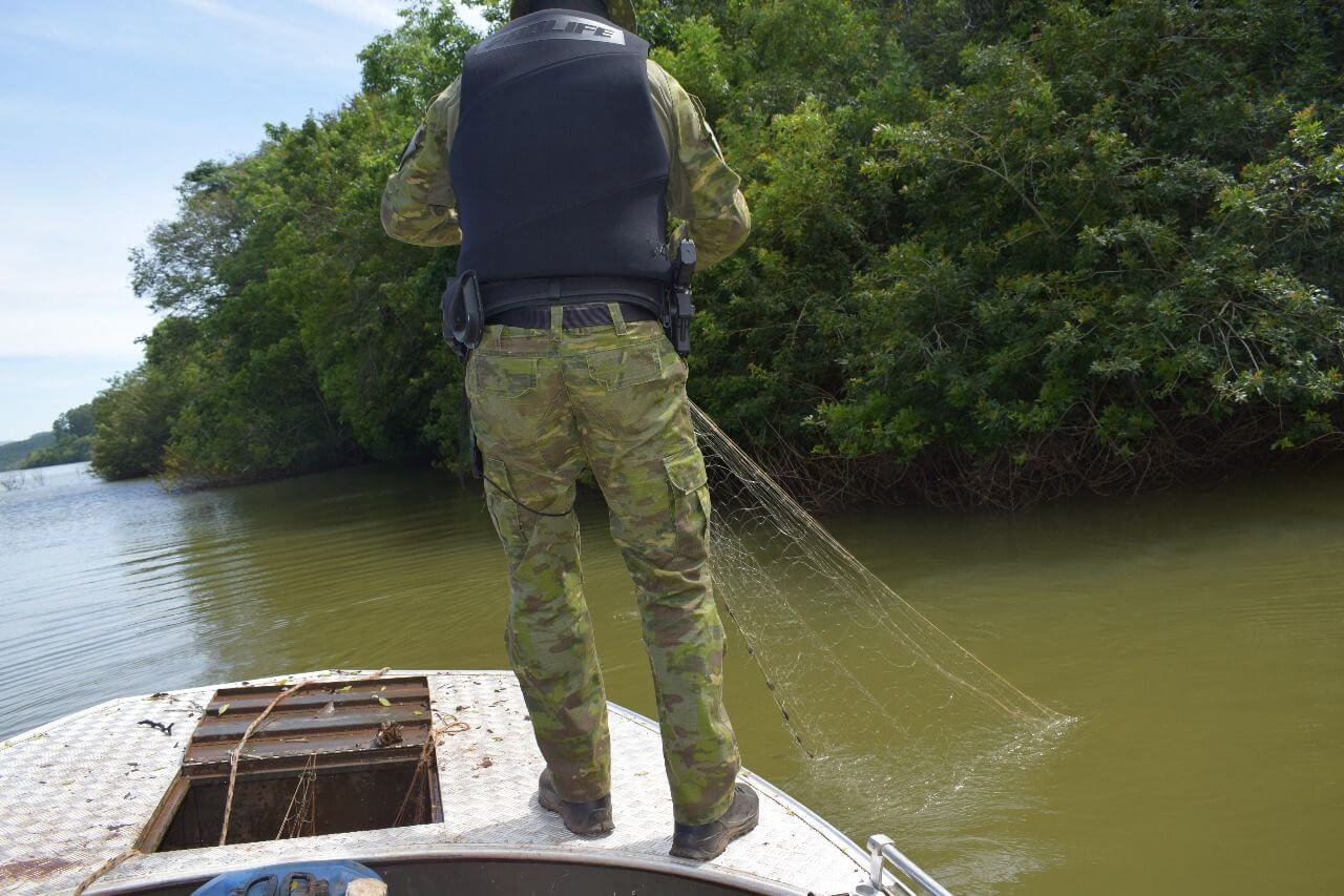 Capa Brigada Militar apreende 300 metros de redes de pesca e salva tartaruga na Operação Piracema