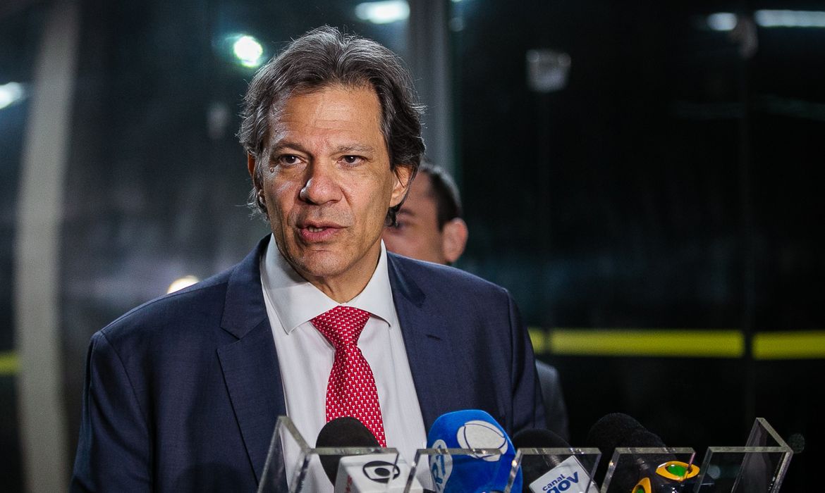 Capa Haddad entrega plano contra tarifaço dos EUA a Lula