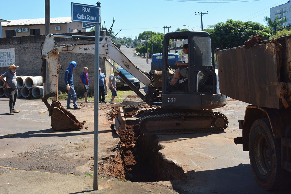 Capa Prefeitura de Frederico Westphalen realiza obra de drenagem no cruzamento das ruas Carlos Gomes e Tenente Lira