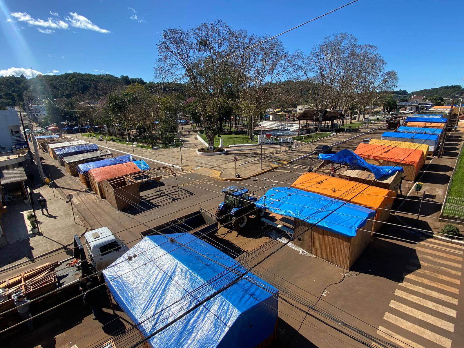 Capa 90% dos acampamentos já estão instalados para a 37ª Mateada na Praça do Imigrante em Erval Seco
