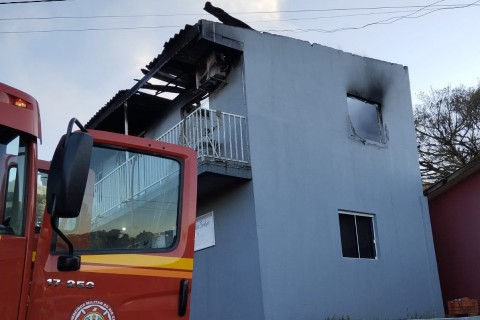 Capa Incêndio atinge residência em Palmeira das Missões e proprietária é socorrida por vizinhos