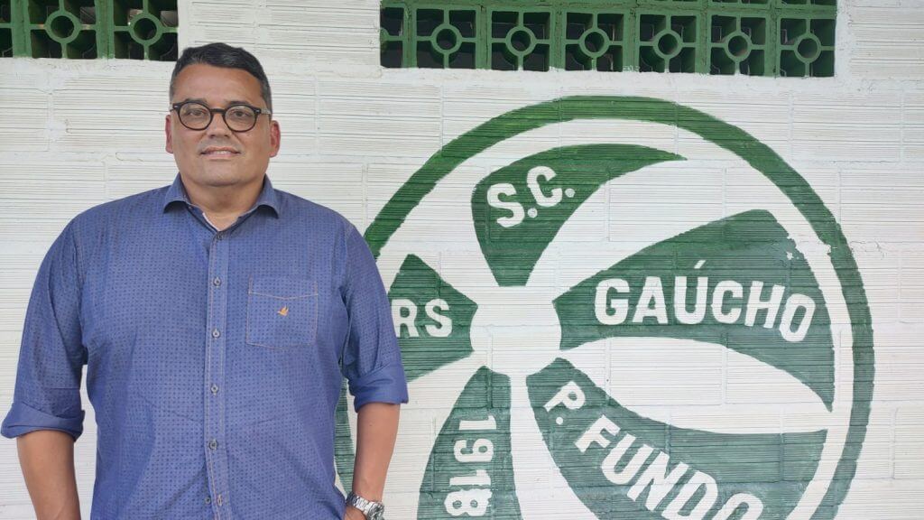 Capa Gilson Maciel: de centroavante à casamata