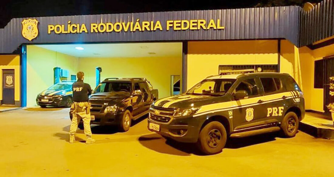 Capa Adolescente é apreendido com caminhonete instantes depois de ter sido roubada