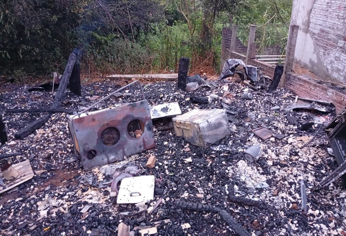 Capa Incêndio destrói casa de família em Ametista do Sul e comunidade se mobiliza para ajudar