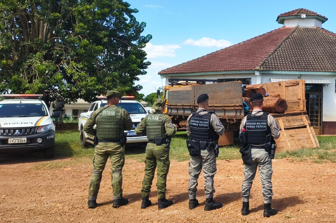 Capa Brigada Militar e PATRAM detêm dupla por extração ilegal de madeira na Região do Guarita