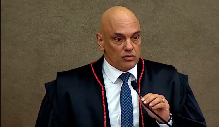 Capa Moraes rejeita suspender posse de deputados por eventual envolvimento em atos golpistas