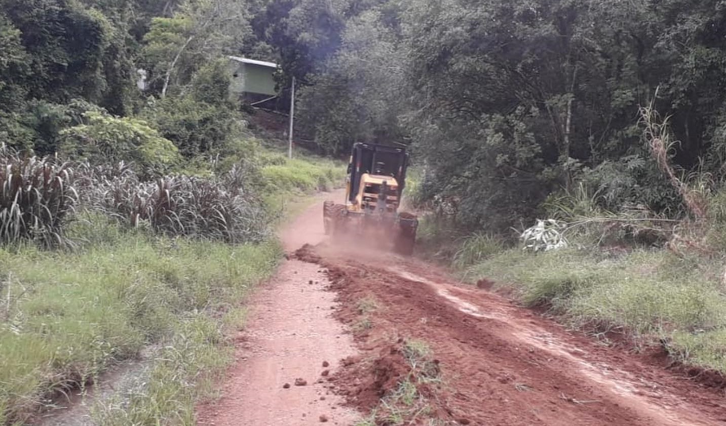 Capa Taquaruçu do Sul: Obras realiza reparos em estradas do interior