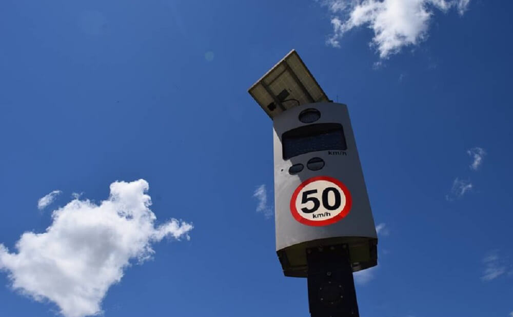 Capa Controladores de Velocidade são reinstalados na BR-386
