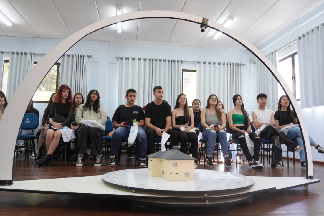 Capa URI Profissões 2025 reúne mais de 1.500 estudantes em Frederico Westphalen