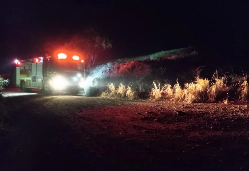 Capa Bombeiros Voluntários de Tenente Portela combatem incêndio em vegetação em Miraguaí