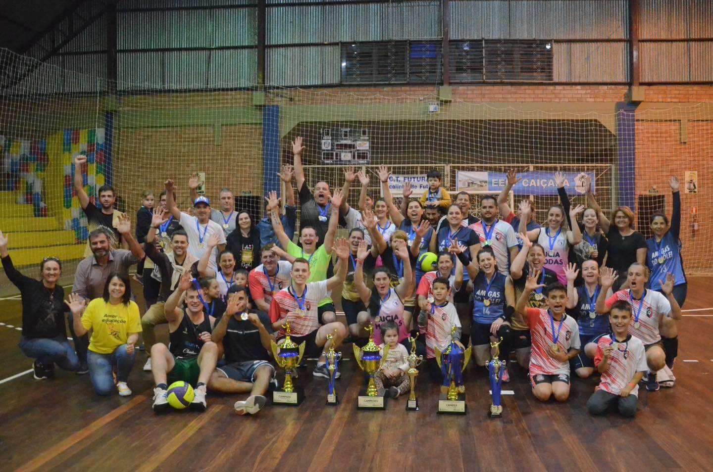 Capa Conhecidos os vencedores do Campeonato de Vôlei em Caiçara