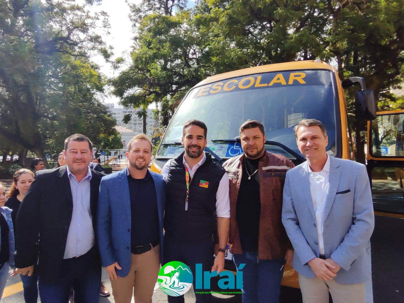 Capa Prefeito e vice de Iraí recebem novo ônibus em Porto Alegre