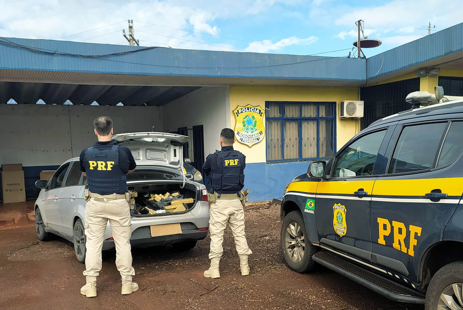 Capa PRF prende mulher transportando mais de 100 quilos de maconha em Seberi