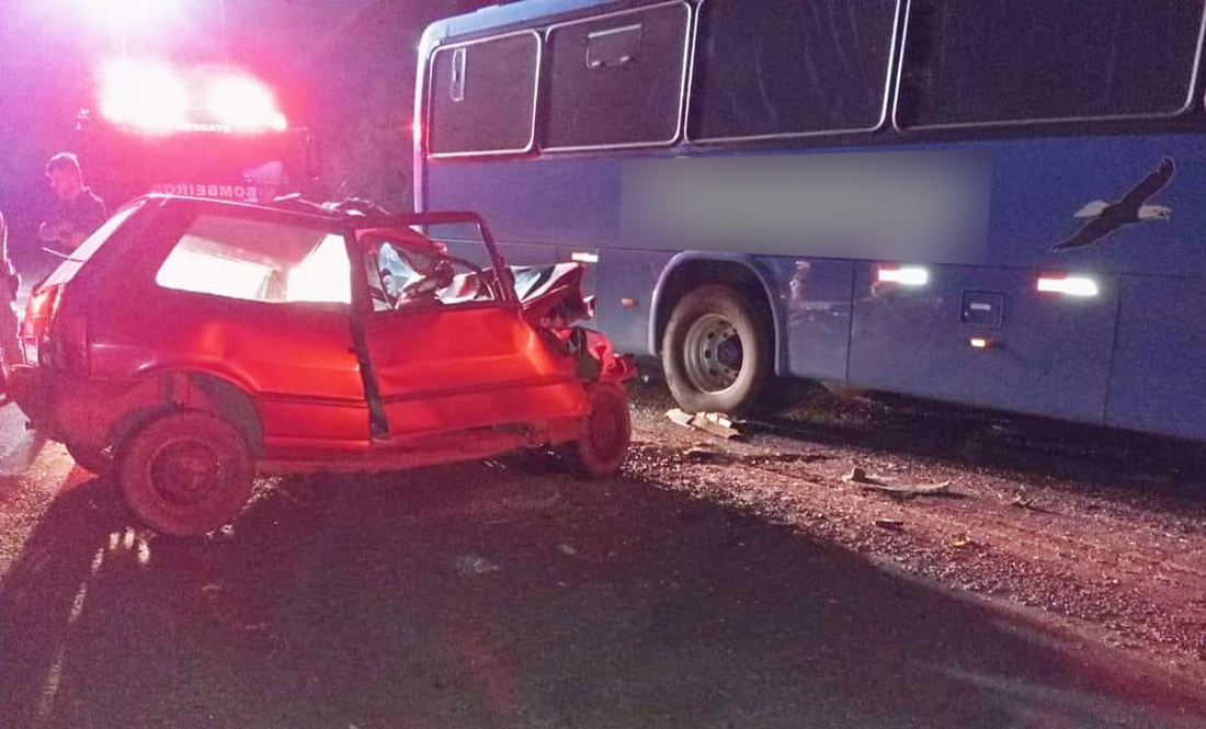 Capa Homem morre em colisão frontal envolvendo carro e ônibus em Tenente Portela