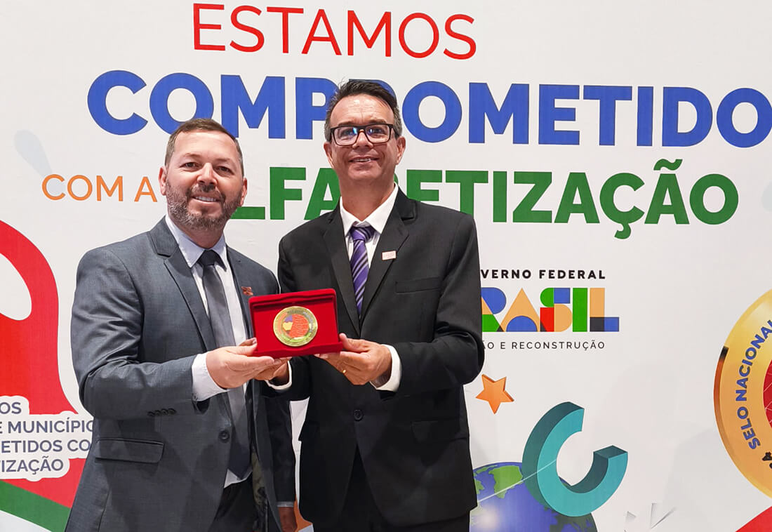 Capa Tenente Portela recebe Selo Ouro do MEC por excelência na alfabetização infantil