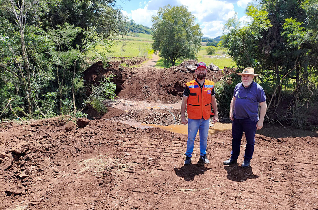 Capa Iniciada construção de nova ponte na linha Baixo Xaxim em Pinhal