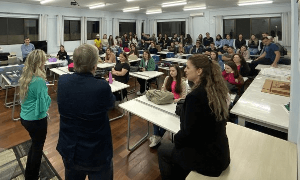 Capa URI/FW retoma atividades da Escola Básica, graduação e pós-graduação