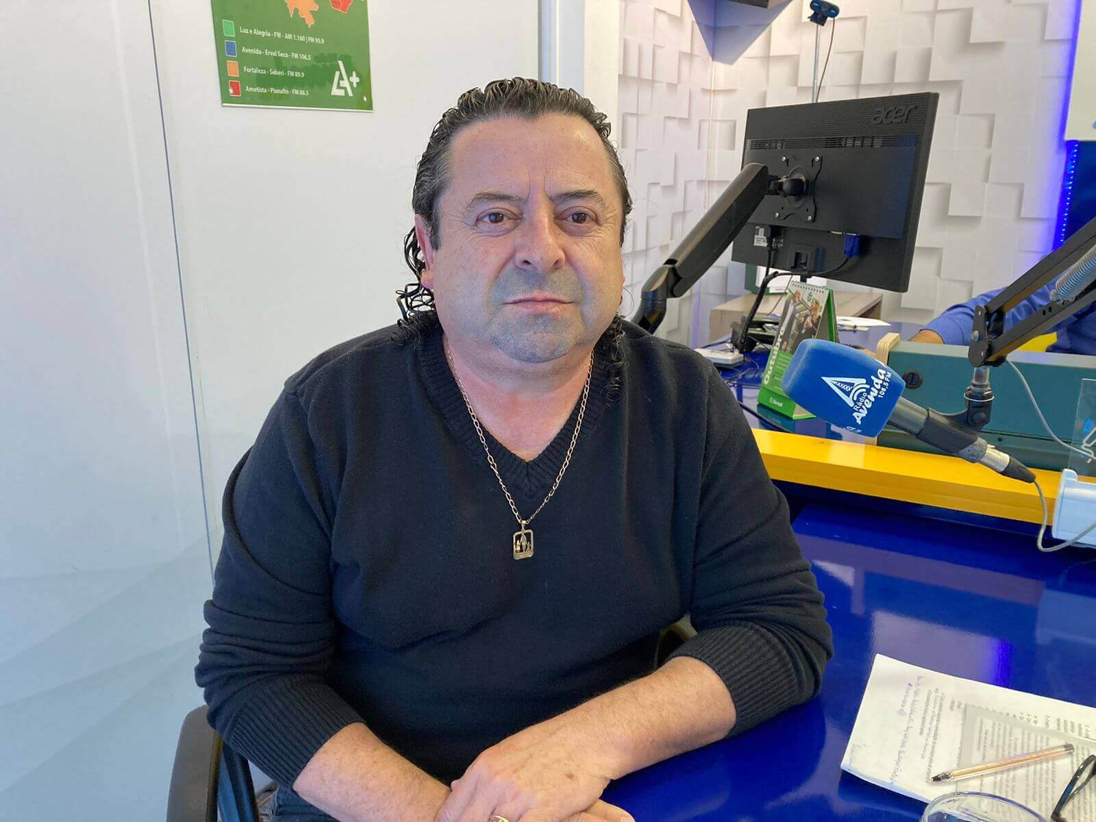 Capa Eleições 2024: Único candidato à prefeito de Dois Irmãos das Missões abre série de entrevistas na Rádio Avenida