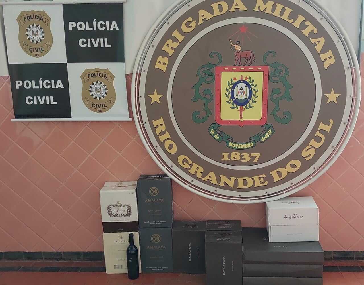 Capa BM e PC apreendem vinhos de origem estrangeira em Tiradentes do Sul