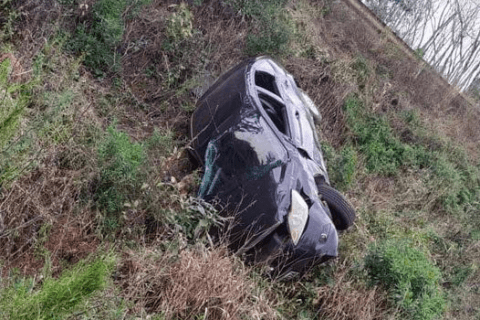 Capa Carro capota e motociclista sofre queda em Panambi