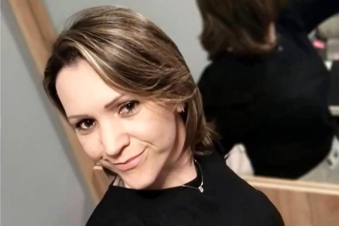 Capa Mulher presa por envenenamento de bolo é encontrada morta