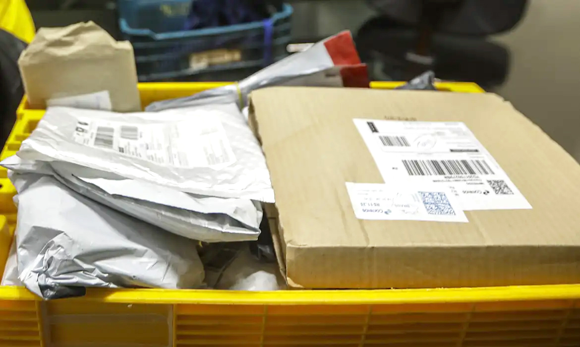 Capa Sites começam a taxar compras internacionais de até US$ 50