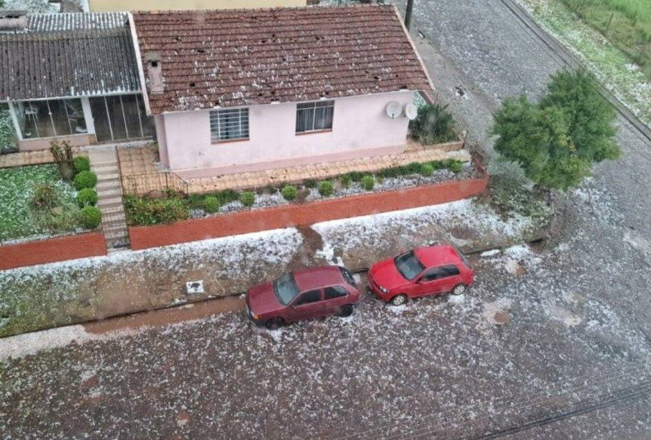 Capa Temporal de granizo causa destruição em diversos bairros de Erechim neste domingo