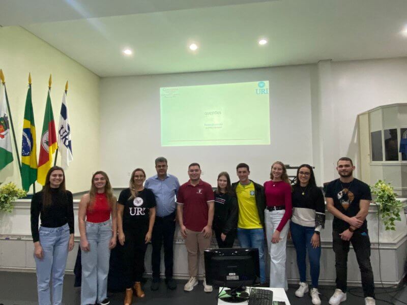 Capa Palestra internacional compara práticas de Contabilidade entre Brasil e EUA