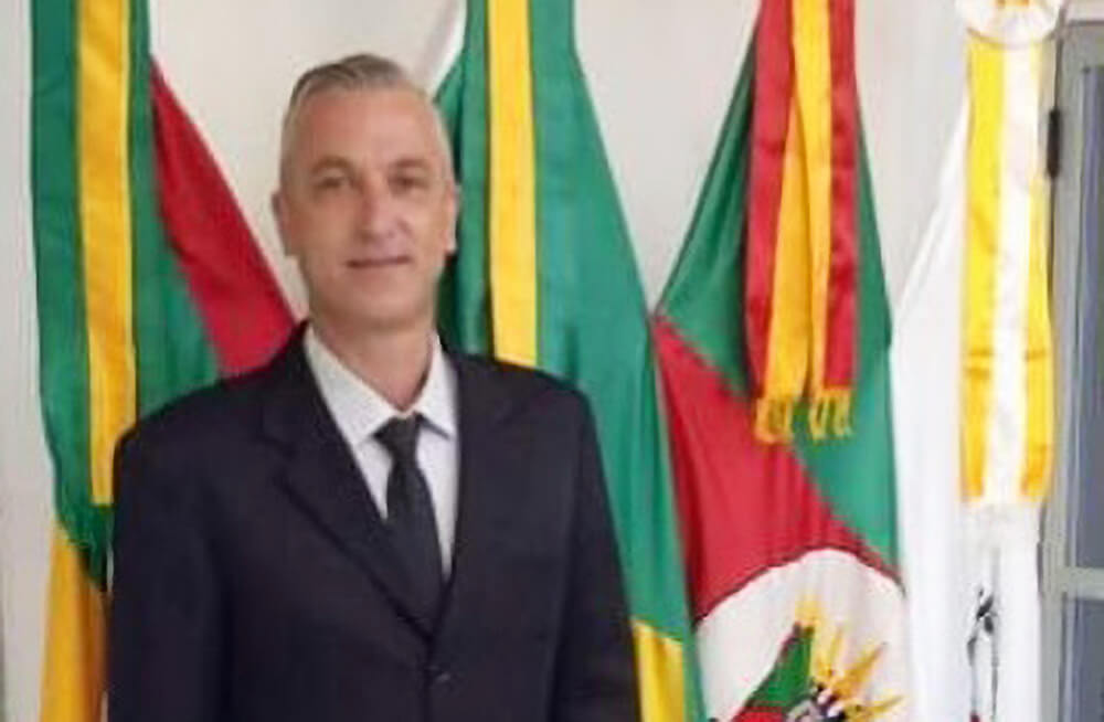 Capa Cirinei Scaravonatto preside o Legislativo de Novo Tiradentes em 2024