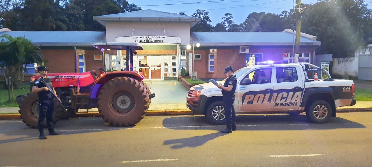 Capa Trator roubado em Três Passos é recuperado na Argentina
