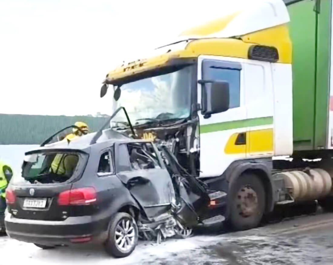 Capa Motorista morre em colisão frontal entre carro e carreta em Maravilha