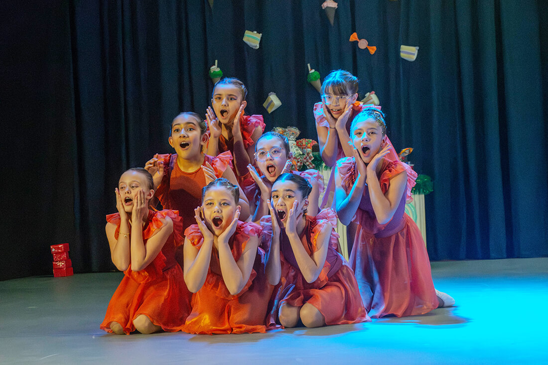 Capa Em Cena Centro de Dança lota Salão de Atos da URI com “A Fantástica Fábrica de Sonhos Doces”