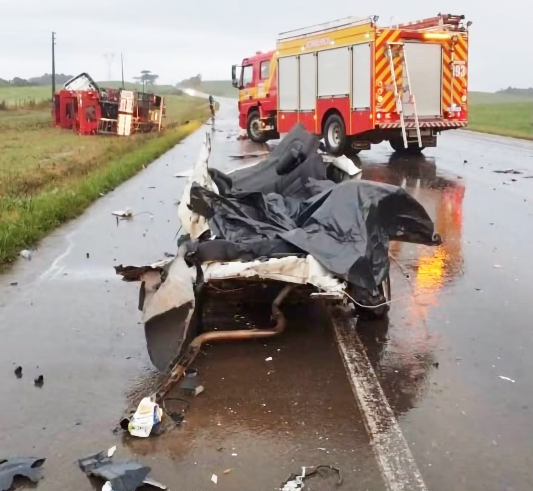 Capa Colisão fatal na BR-470 deixa cinco mortos no Oeste de Santa Catarina